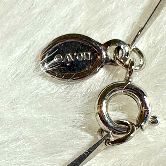 Vintage Avon Silver Lotus Station Necklace - Picture 3 of 5